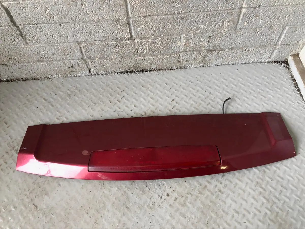 Range Rover L322 Rear Spoiler In Alveston Red Brake Light 2002 To 2006 R17075 1