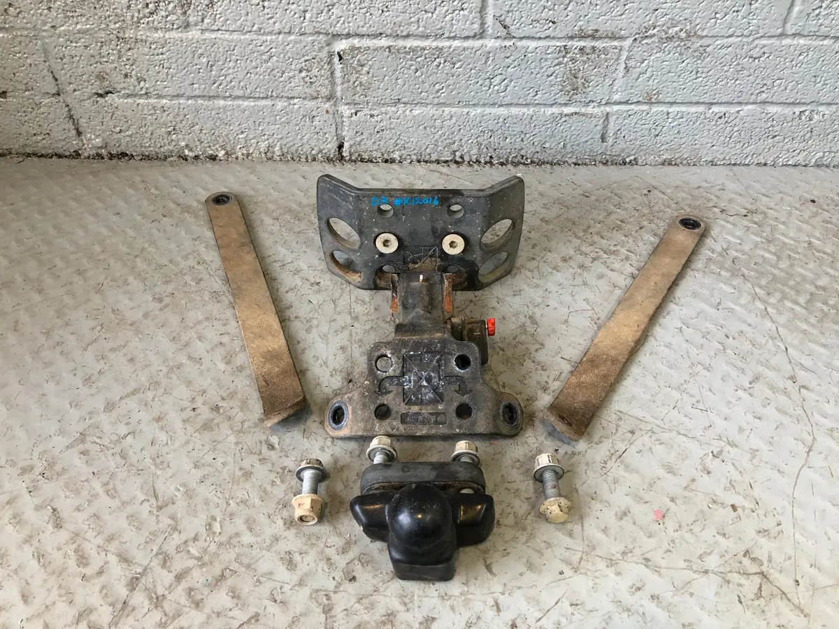 Discovery 3 Tow Bar Land Rover Fixed With New Lock And Keys 2004 To 2009 K12016 1