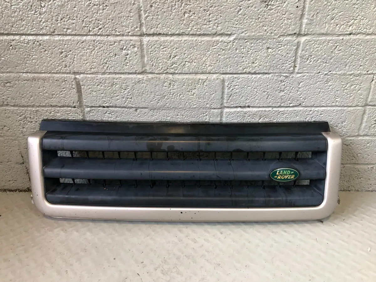 Discovery 2 Front Grille Pre-Facelift Land Rover Blenheim Silver R28105 1