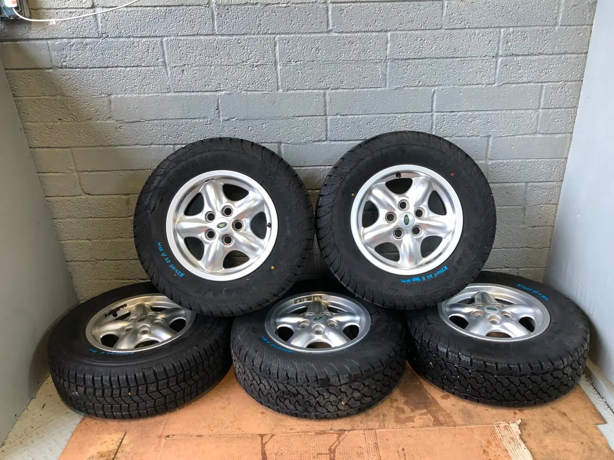 Discovery 2 Alloy Wheels With Tyres Set Of 5X 235/70R16 Land Rover R28105 1
