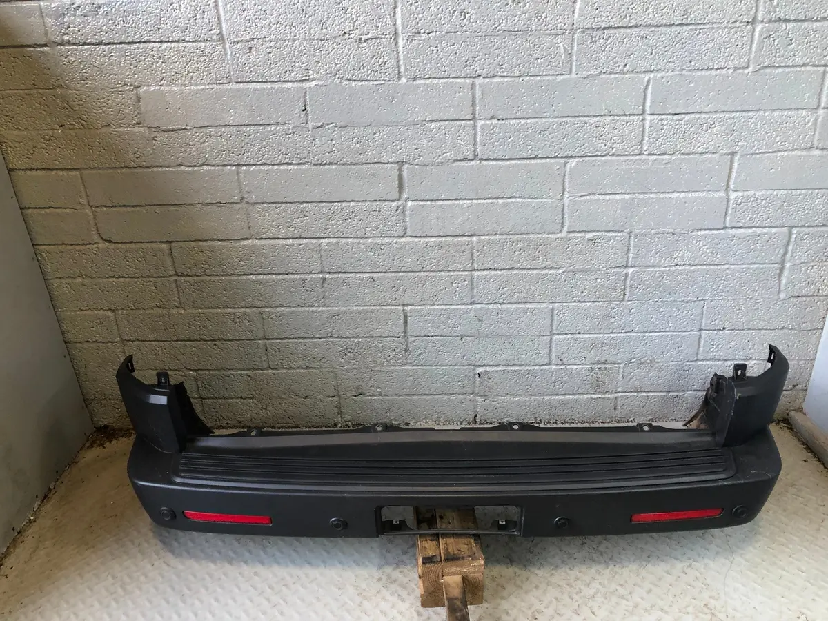 Discovery 3 Rear Bumper With Parking Sensors Land Rover 2004 To 2009 K12016 1