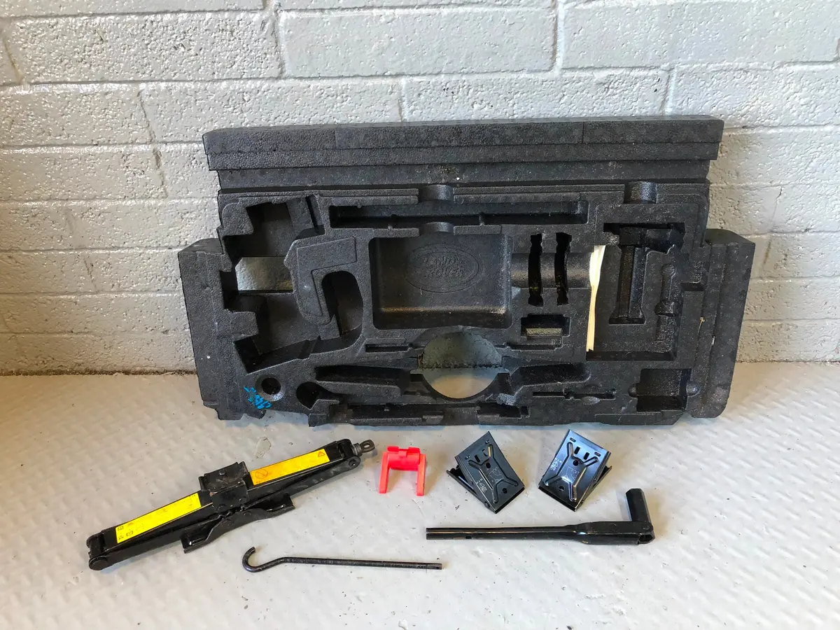 Range Rover Sport Tool Storage Boot With Jack Wheel Brace 2005 To 2013 L19095 1