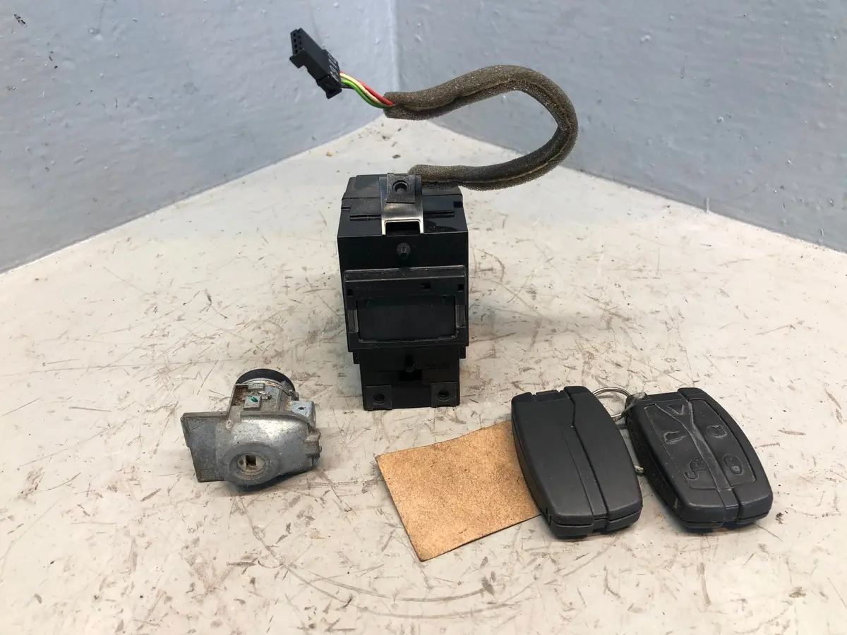Freelander 2 Ignition Barrel With 2 Key Door Lock Land Rover 2006 To 2015 R09125 1