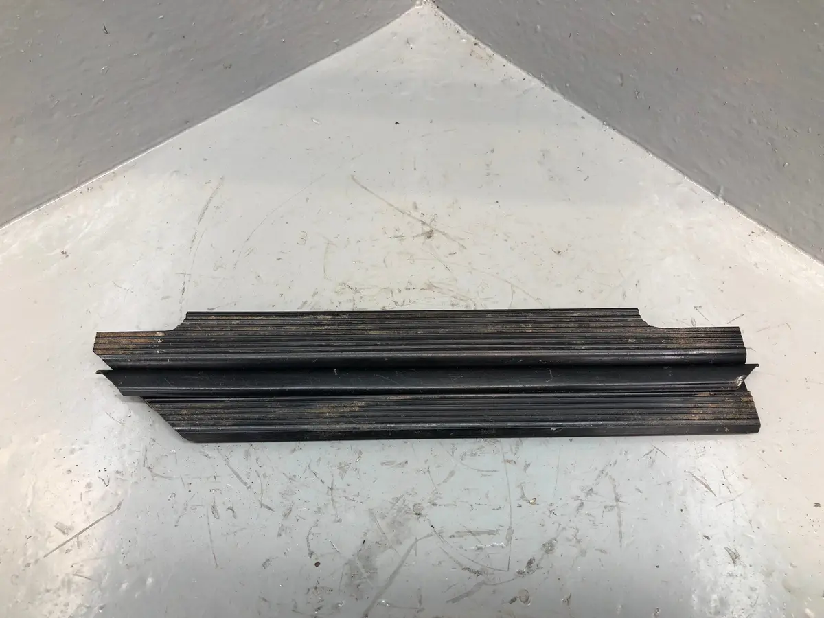 Discovery 2 Sill Trim Interior Near Side Rear Land Rover 1998 To 2004 R19026 1