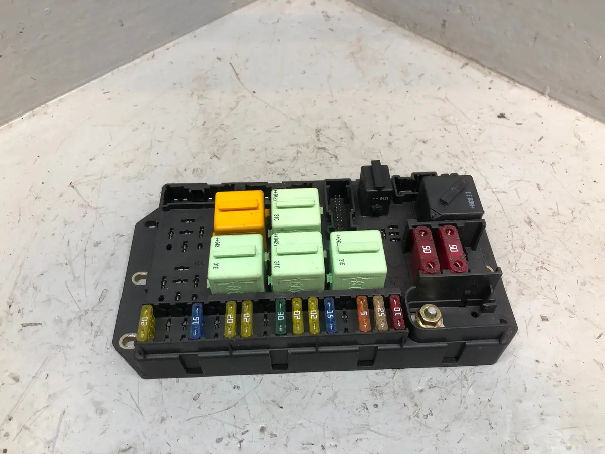Range Rover L322 Fuse Box Yqe000351 Td6 Or V8 2002 To 2006 1