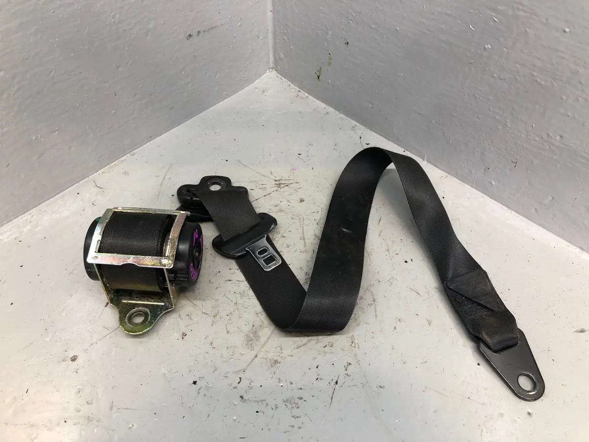 Discovery 2 Seat Belt Assembly Off Side Front In Black Land Rover 1998 To 2004 1