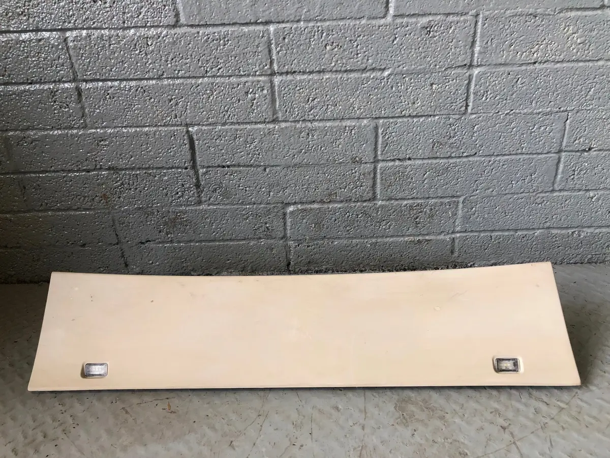 Range Rover L405 Upper Tailgate Trim In Ivory 2013 To 2017 Land Rover 1