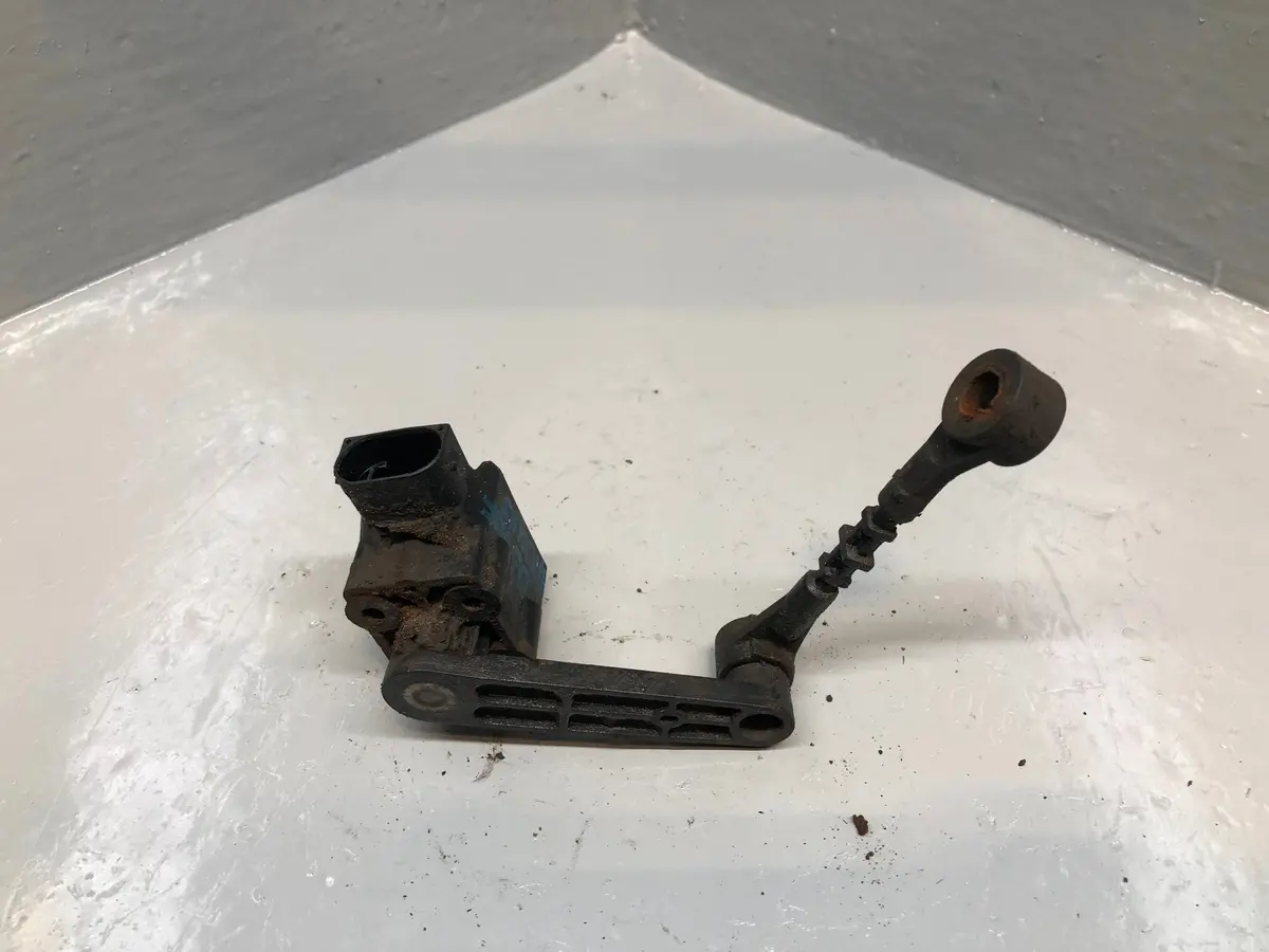 Discovery 3 Ride Height Sensor Front Off Side Rqh500061 2004 To 2009 1
