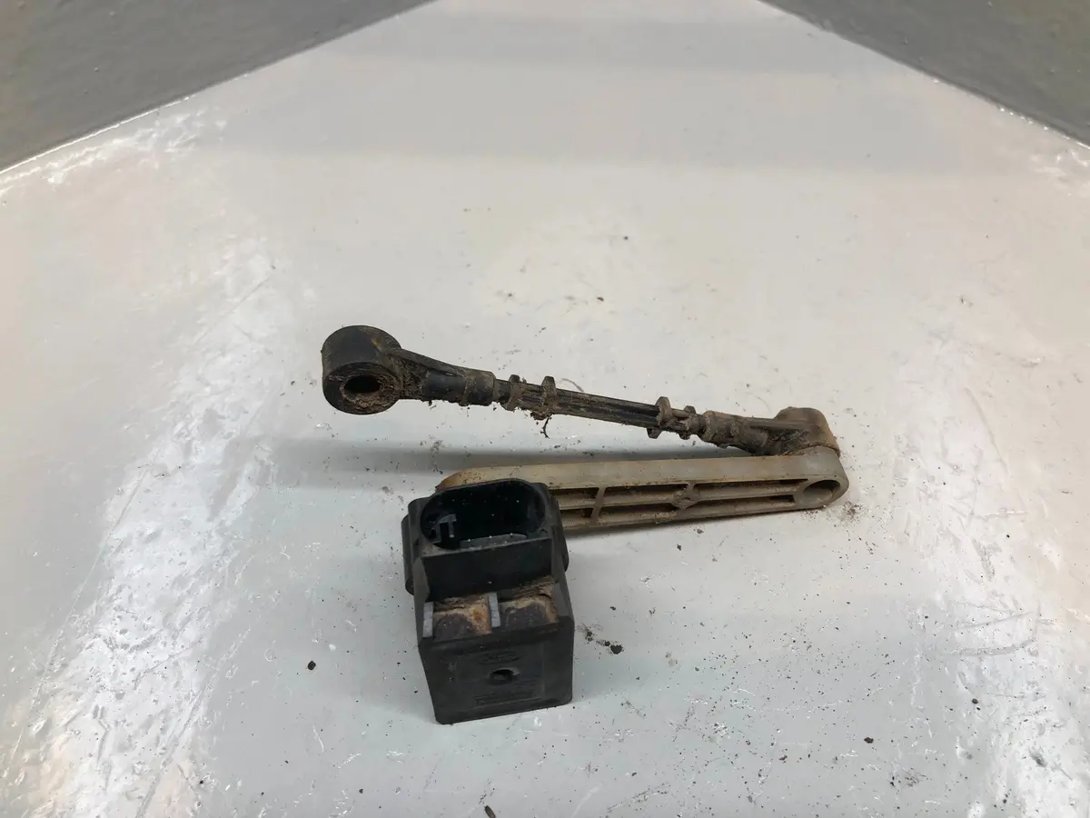 Discovery 3 Ride Height Sensor Rear Near Side Rqh500052 Land Rover 1