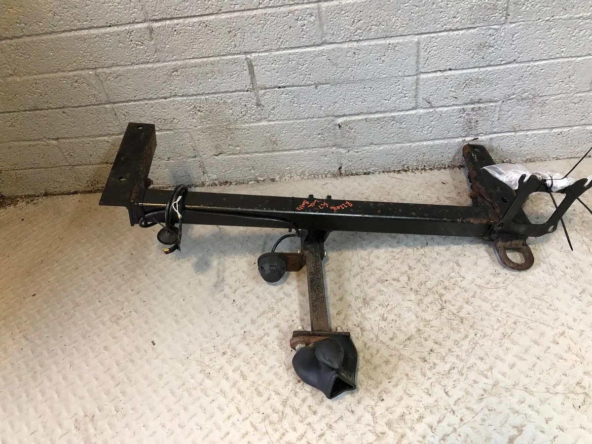 Freelander 2 Tow Bar With Single Electric Land Rover 2006 To 2015 R22016 1