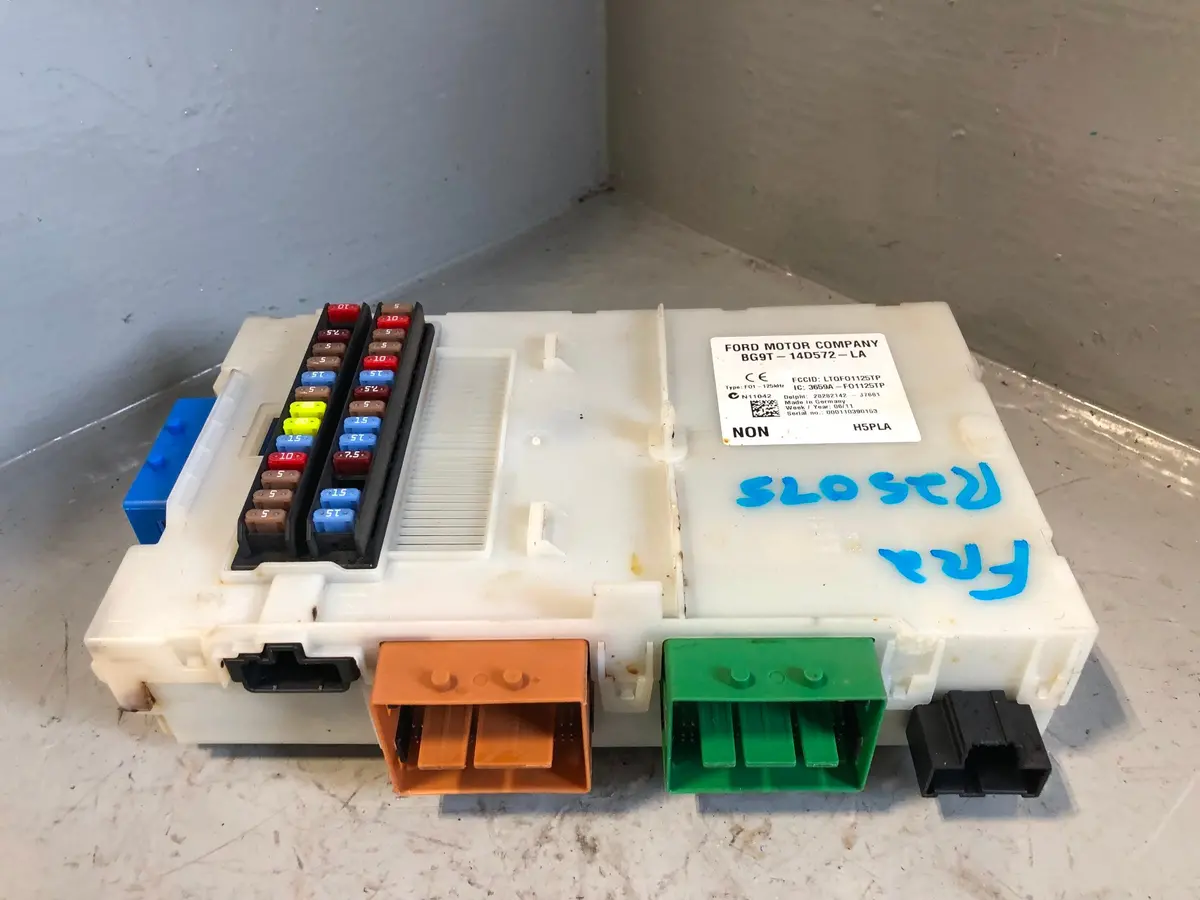 Freelander 2 Fuse Box Assembly Bg9t-14D572-La Land Rover 2006 To 2015 1