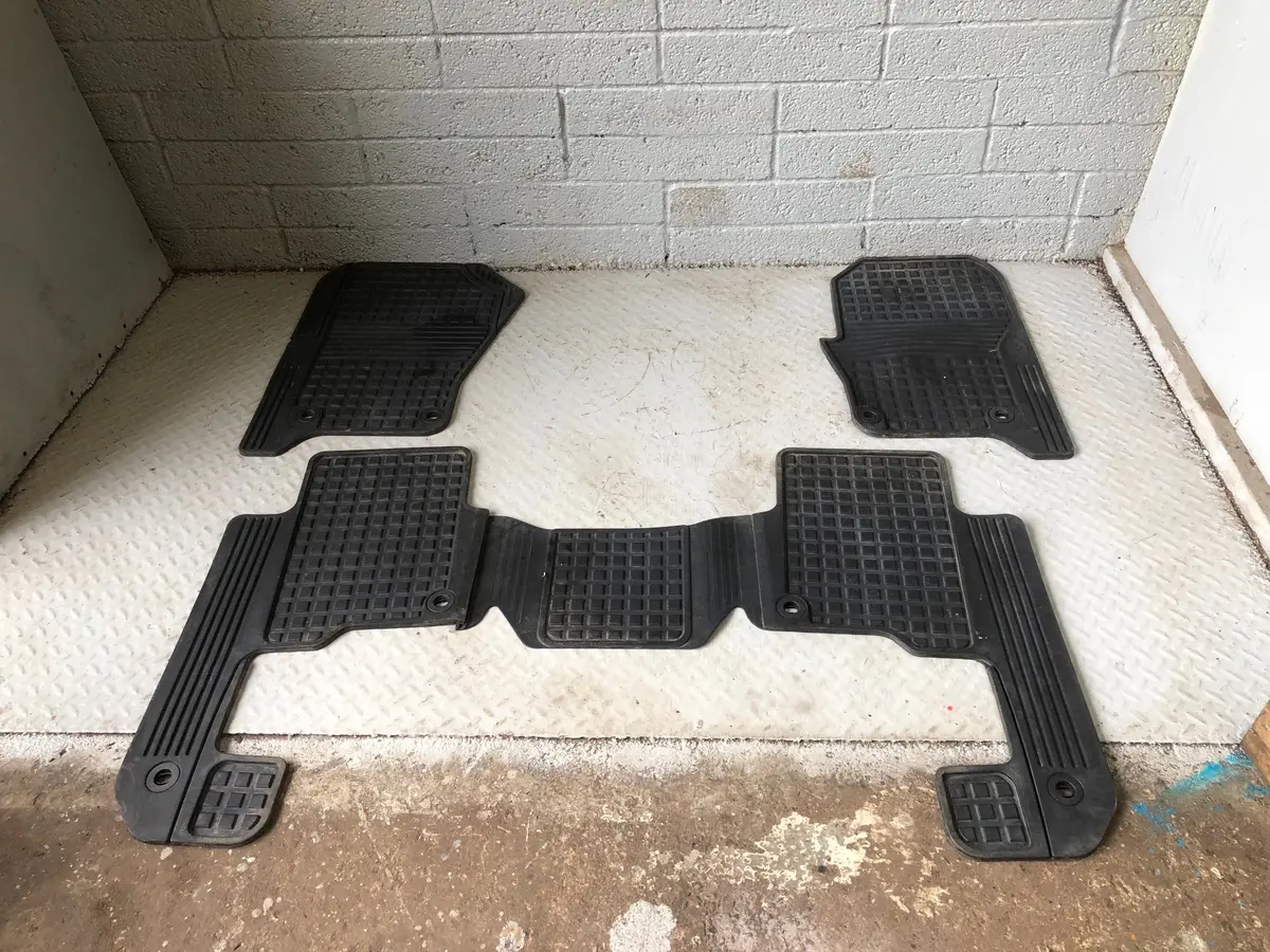 Discovery 3 Floor Mats Rubber Genuine Land Rover 2004 To 2009 D17036 1