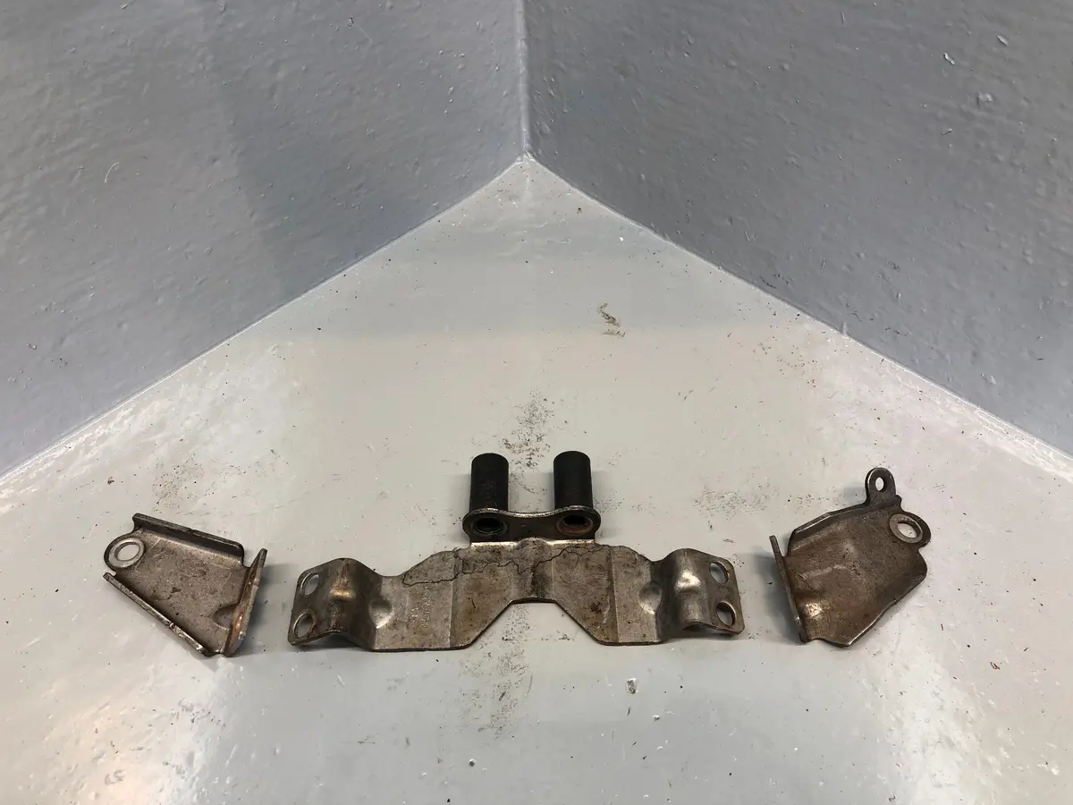 Jaguar Xf Exhaust Crossover Link Pipe Bracket 3.0 Tdv6 L320 6 Speed 1