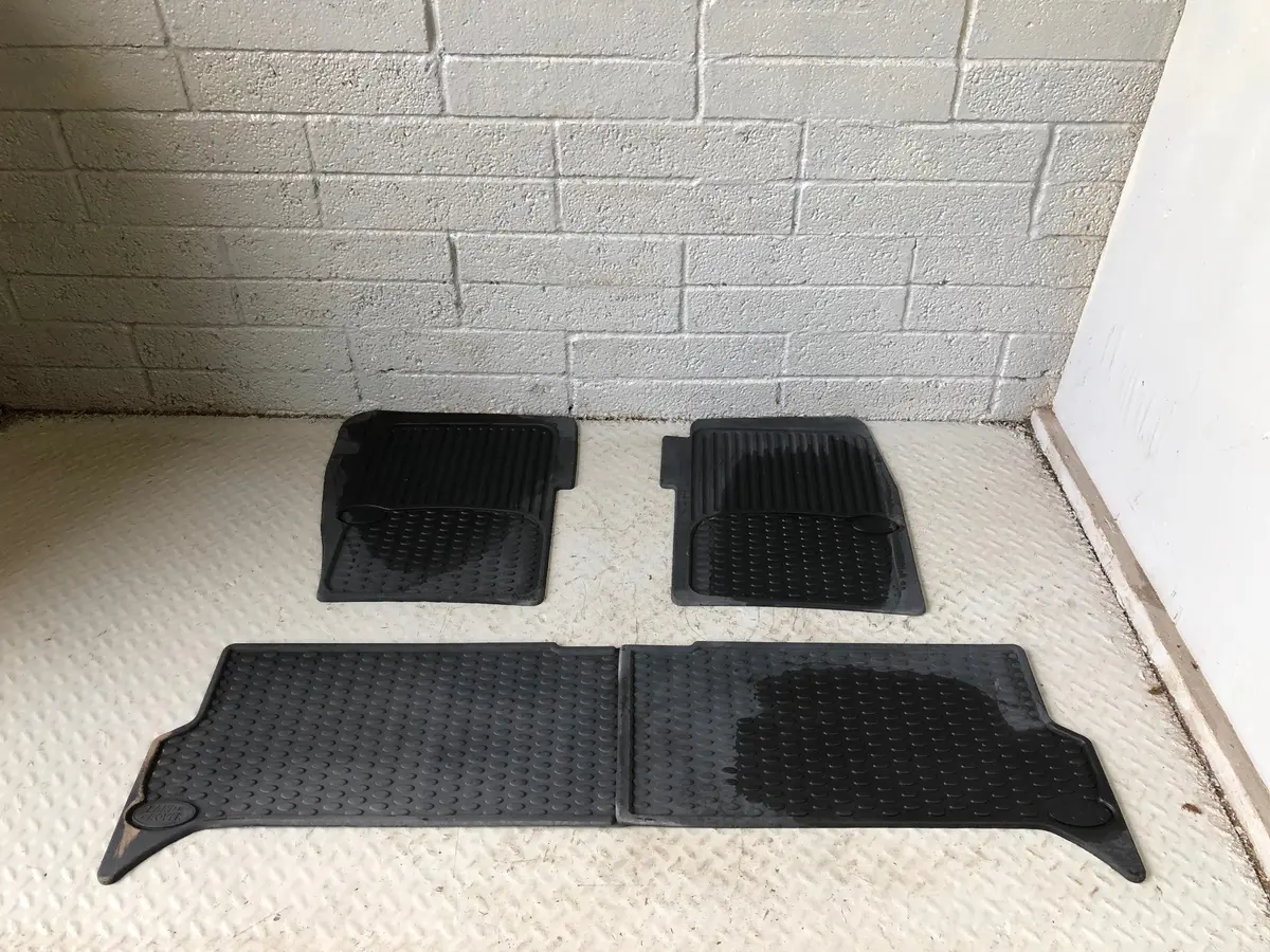 Discovery 2 Floor Mats Rubber Genuine Set Of 4 Land Rover 1998 To 2004 R19026 1