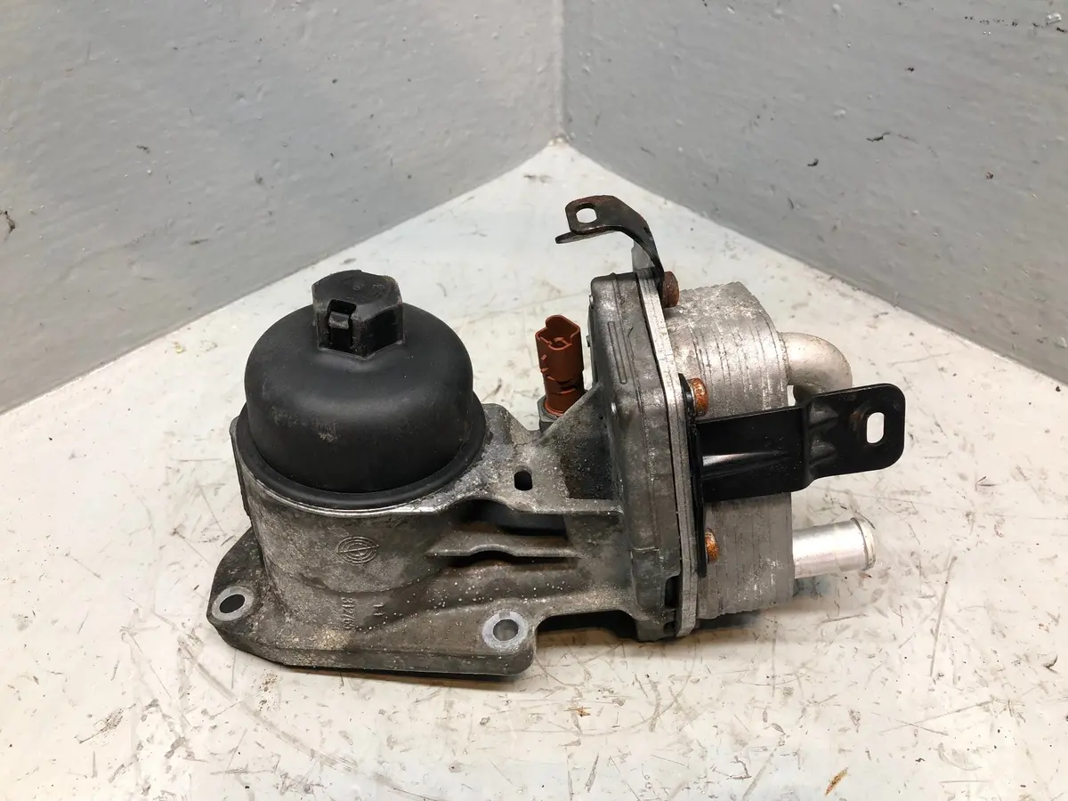 Freelander 2 Oil Cooler And Filter Housing 2.2 Td4 Engine Land Rover 1
