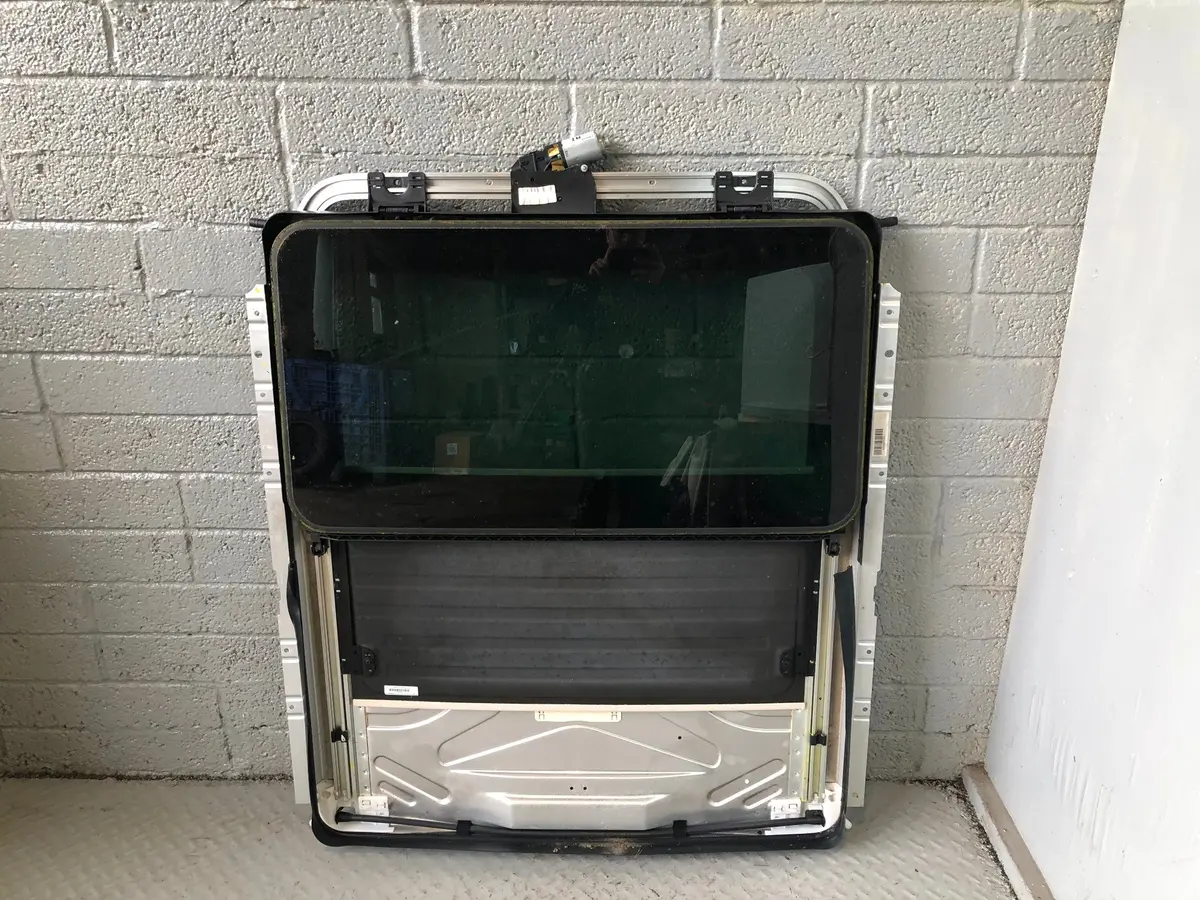 Range Rover L322 Sunroof Glass Cartridge Frame Assembly 2009 To 2012 L24026 1