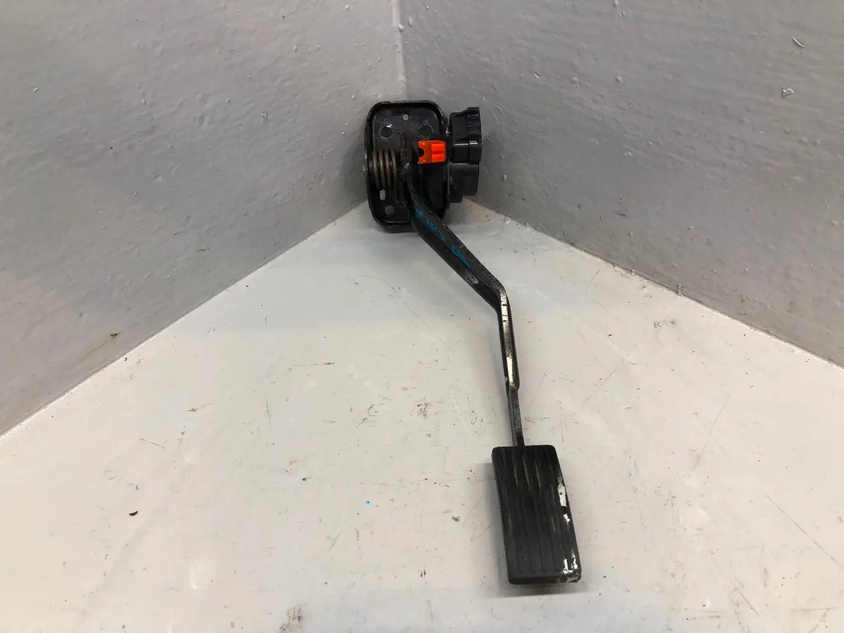 Discovery 2 Throttle Pedal Automatic Sab101390 Td5 Land Rover 1998 To 2002 1