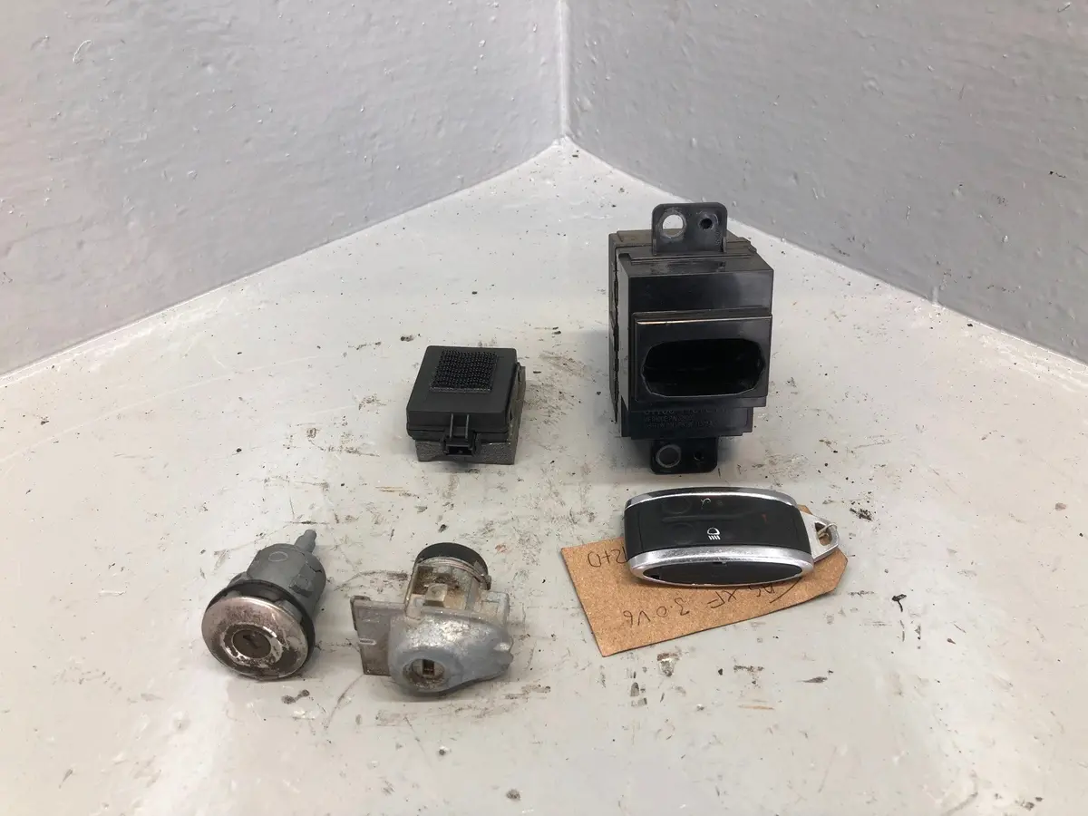Jaguar Xf Ignition Barrel With Key Door Lock Land Rover 2008 To 2015 L24036 1