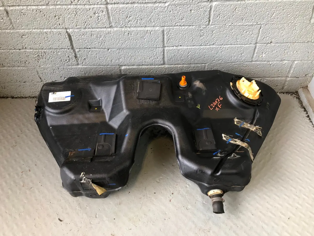 Jaguar Xf Fuel Tank And Sender Assembly 3.0 Tdv6 2008 To 2015 1