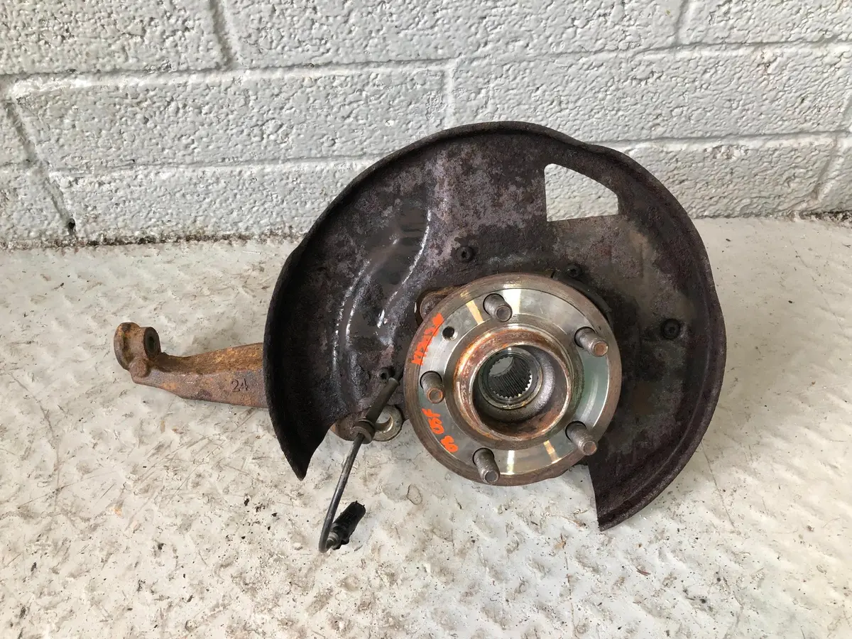 Discovery 3 Hub Off Side Front With Abs Sensor Land Rover 2004 To 2009 K17026 1