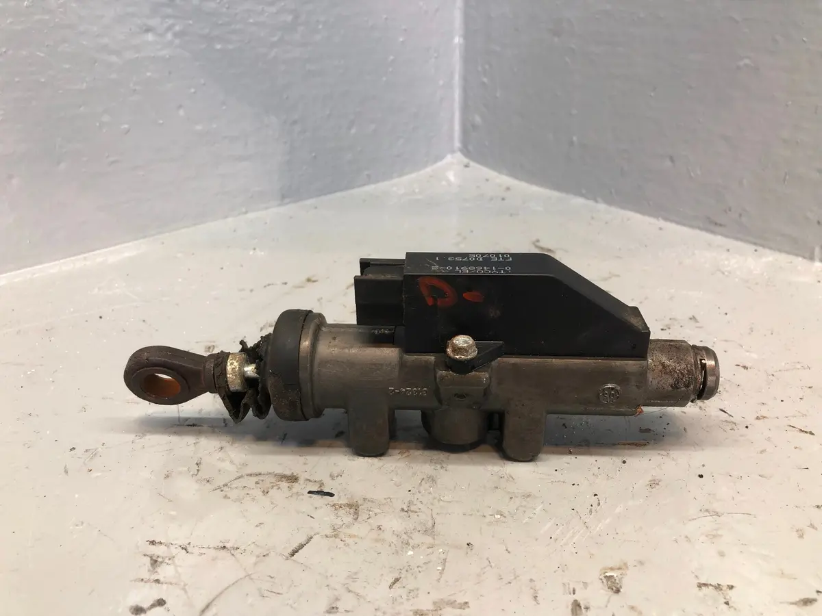 Discovery 3 Clutch Master Cylinder Stc500041 Manual Land Rover D26036 1