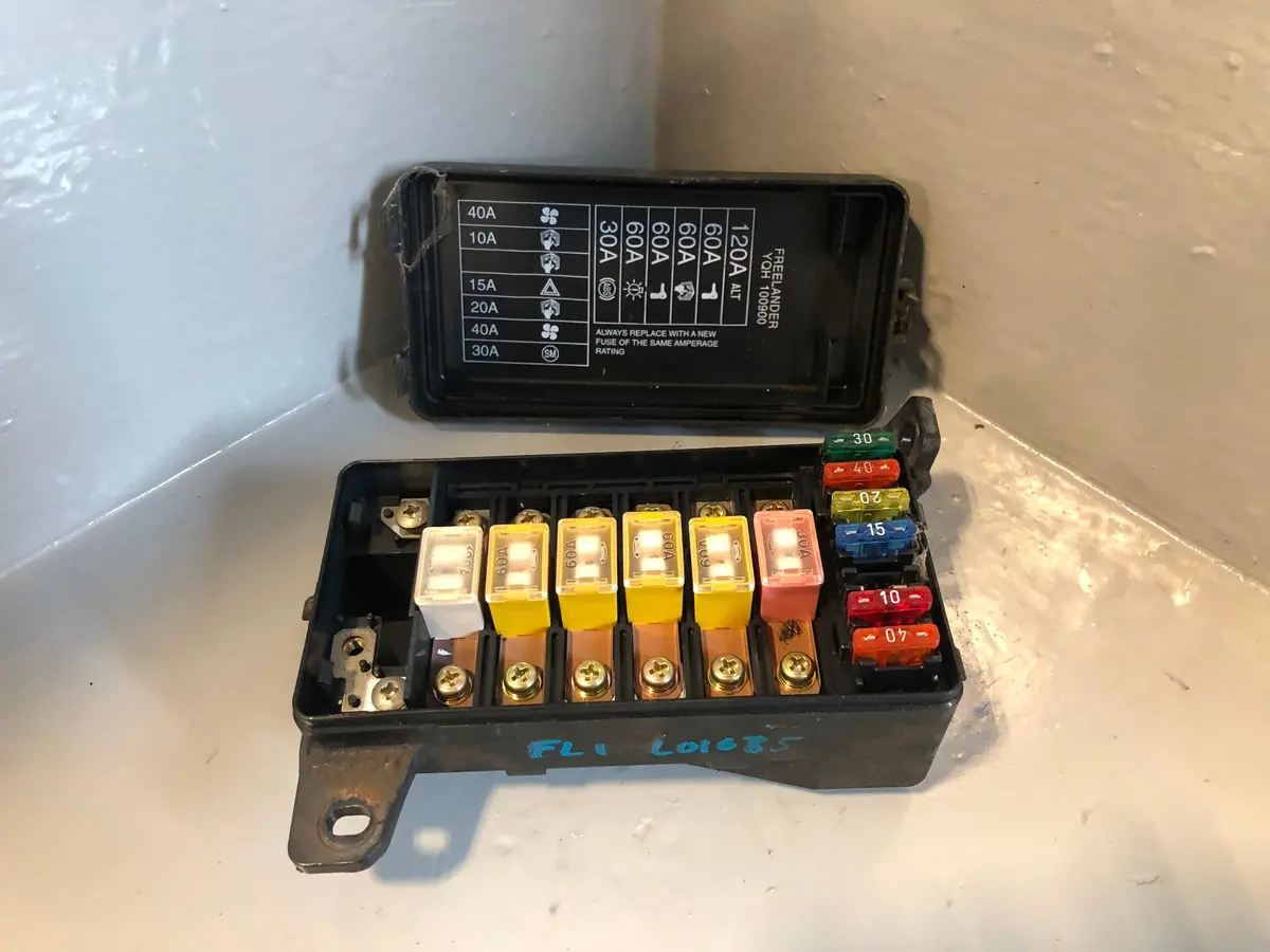 Freelander 1 Fuse Relay Box 2.0 Di Yqe103040 Land Rover 1998 To 2001 1