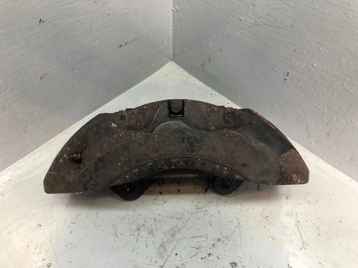 Range Rover Brake Caliper L322 Brembo Near Side Front 6 Piston 4.4 Tdv8 L24026 1