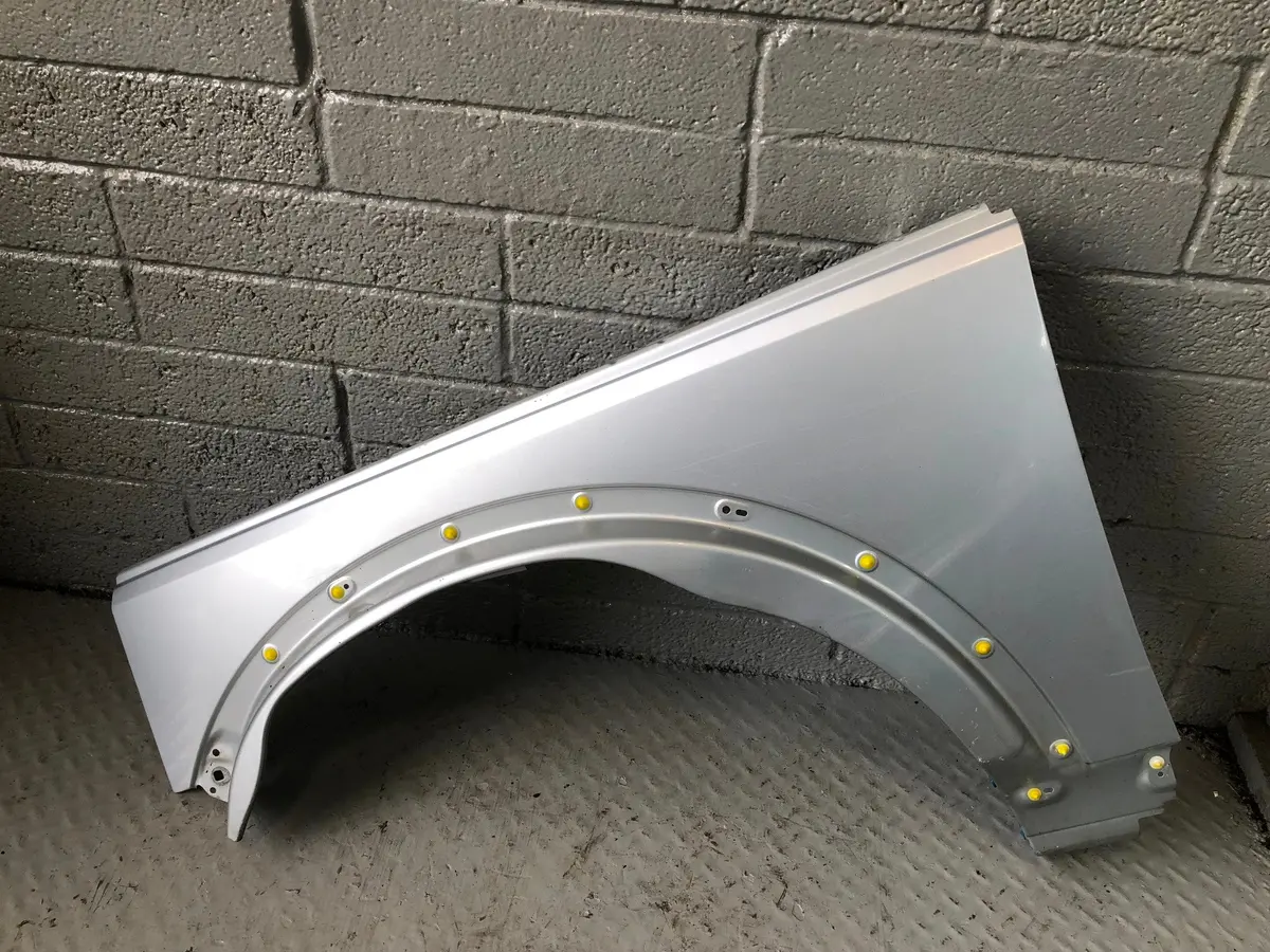 Discovery 3 Wing Near Side Front Zermatt Silver Land Rover 2004 To 2009 D26036 1