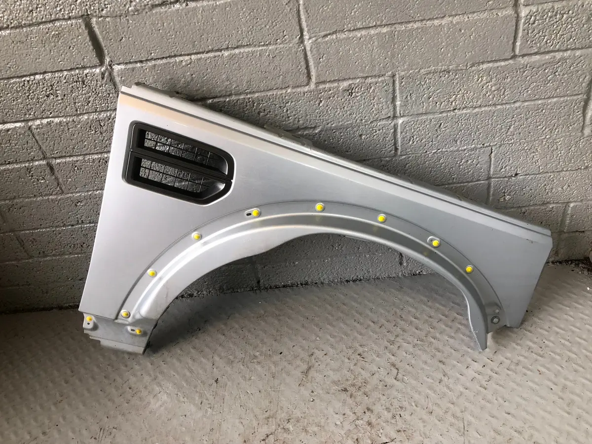 Discovery 3 Wing Off Side Front Zermatt Silver Land Rover 2004 To 2009 D26036 1