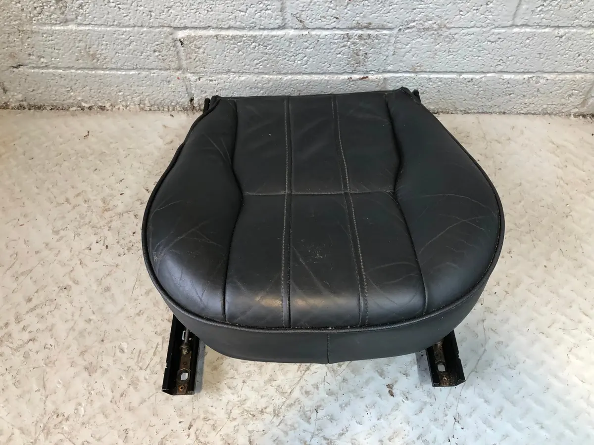 Range Rover L322 Seat Padded Base Off Side Front Black Leather Facelift R30016 1