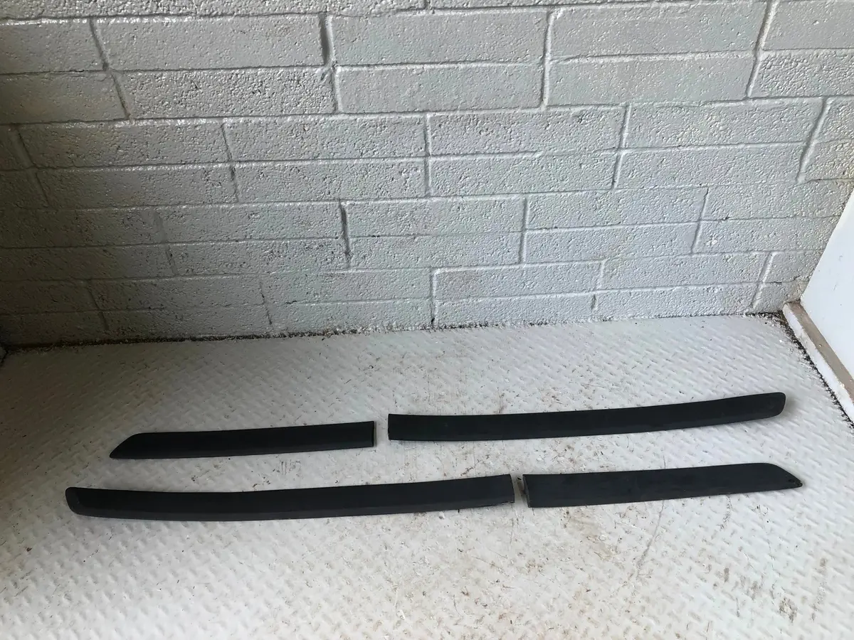 Discovery 3 Door Trims Rubbing Strips Set 4 Piece Land Rover 2004 To 2009 D26036 1