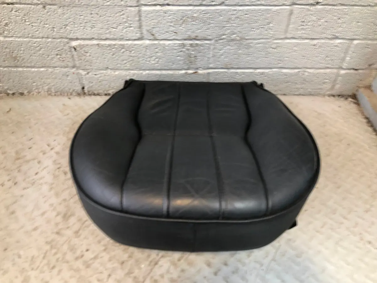Range Rover L322 Seat Padded Base Near Side Front Black Leather Facelift R30016 1