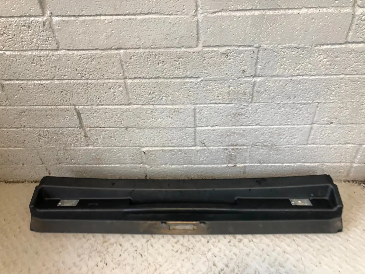 Range Rover L322 Upper Tailgate Trim Black With Lights 8 264 016 2006 To 2009 1