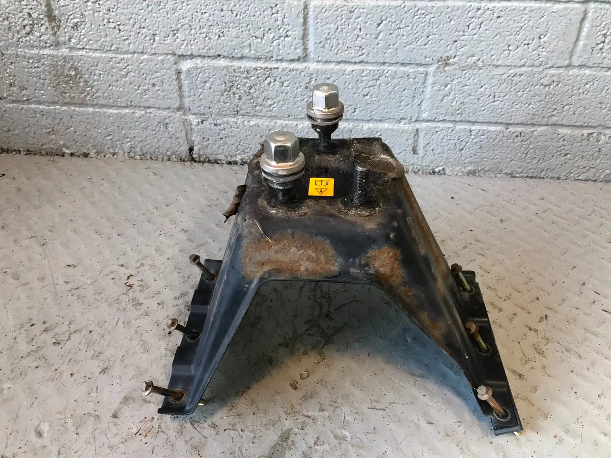 Discovery 2 Spare Wheel Carrier Bracket Td5 V8 Land Rover 1998 To 2004 R18125 1