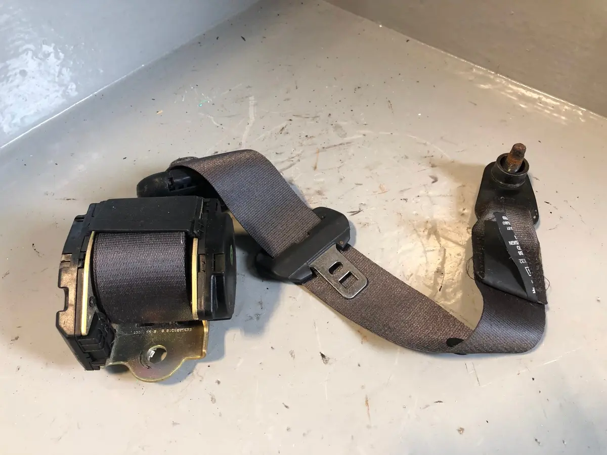 Freelander 1 Seat Belt In Grey Off Side Rear 3 Door Land Rover 1998 To 2006 1
