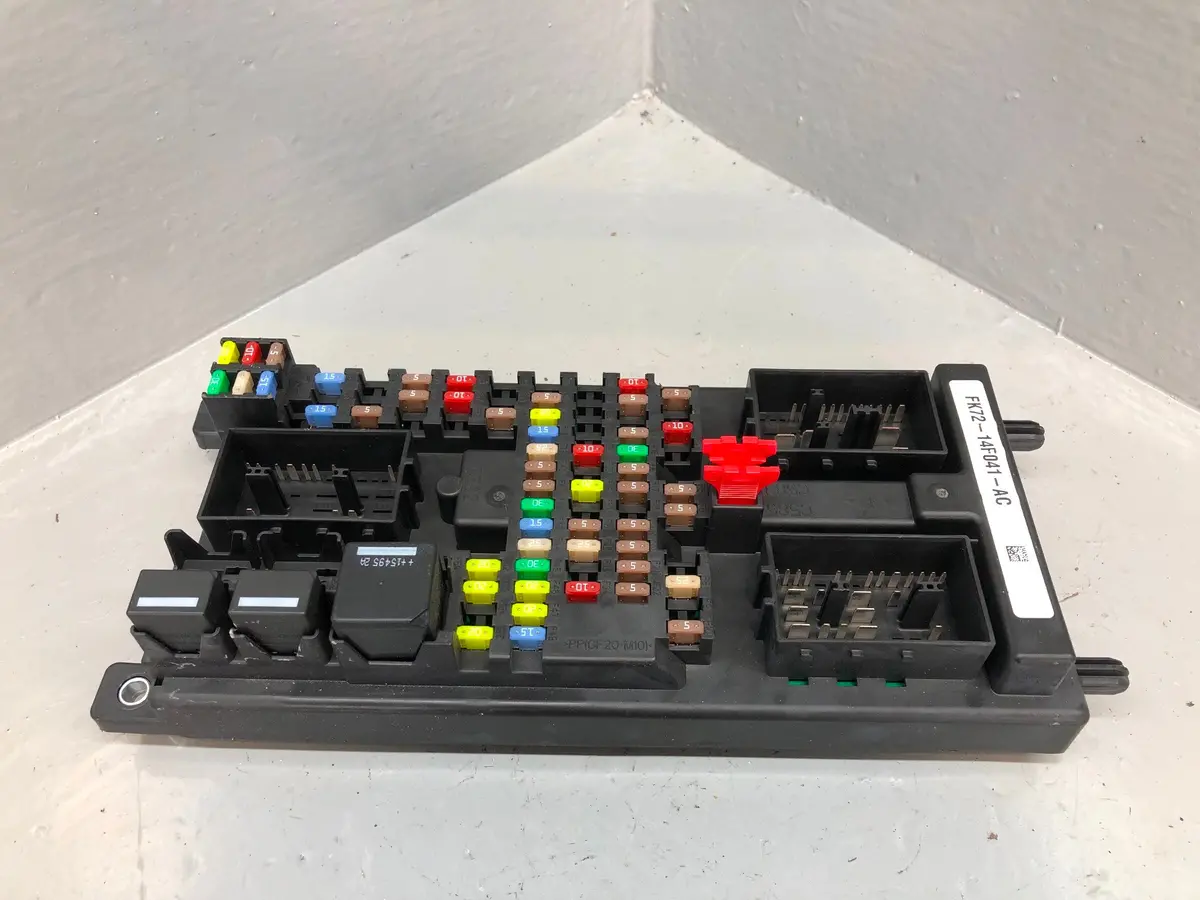 Discovery Sport Fuse Box 2.0 D Fk72-14F041-Ac 2.0 D L550 Land Rover 2016 To 2019 1