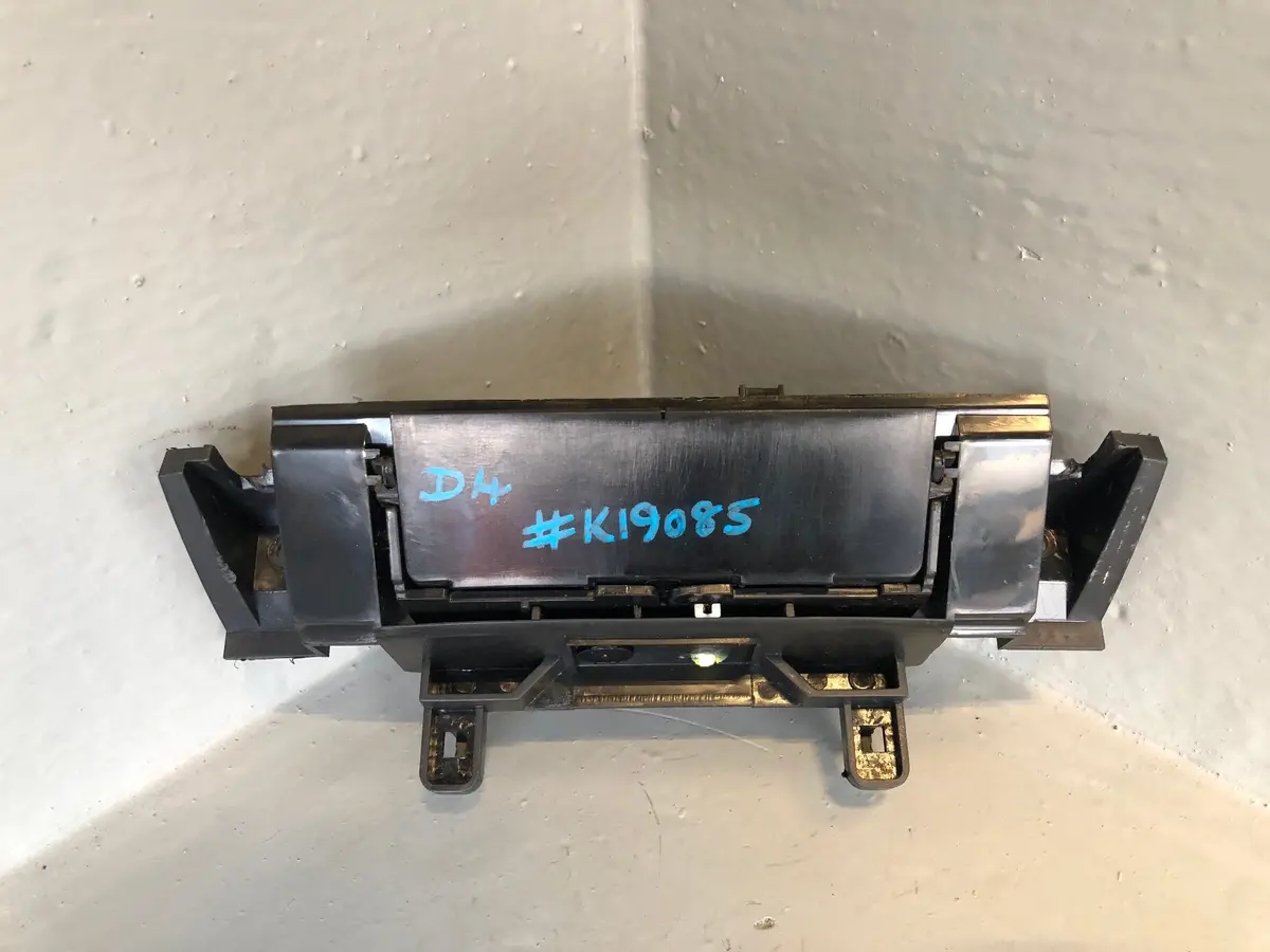 Discovery 4 Ashtray Front Land Rover Ah22-048A02-Ab 2009 To 2016 K19085 1