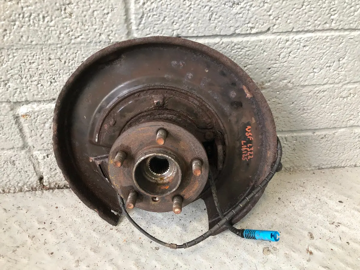 Range Rover L322 Hub Assembly Near Side Rear 2002 To 2006 All Models L16125 1