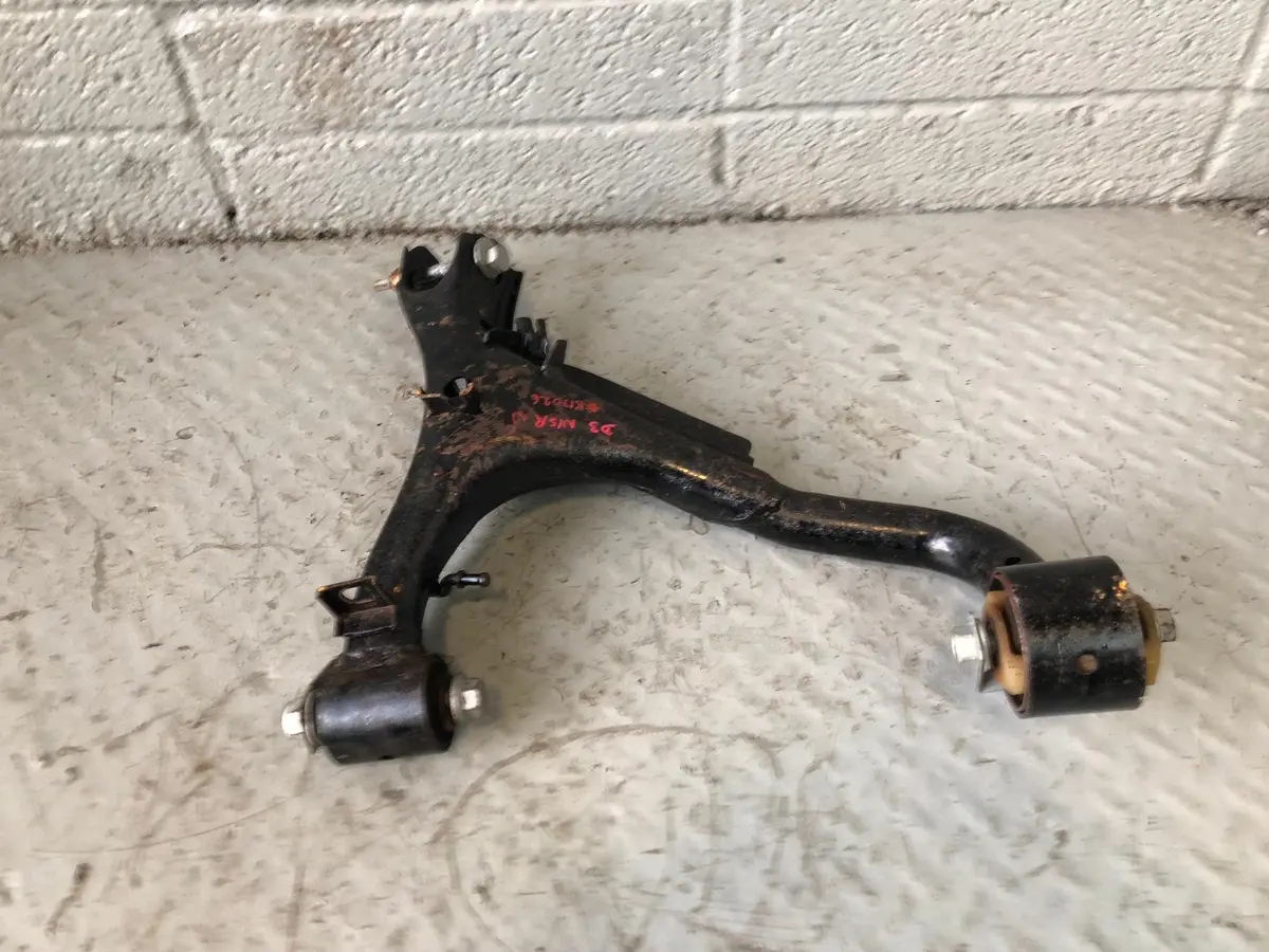 Discovery 3 Wishbone Control Arm Upper Near Side Rear Land Rover With Bolts 1