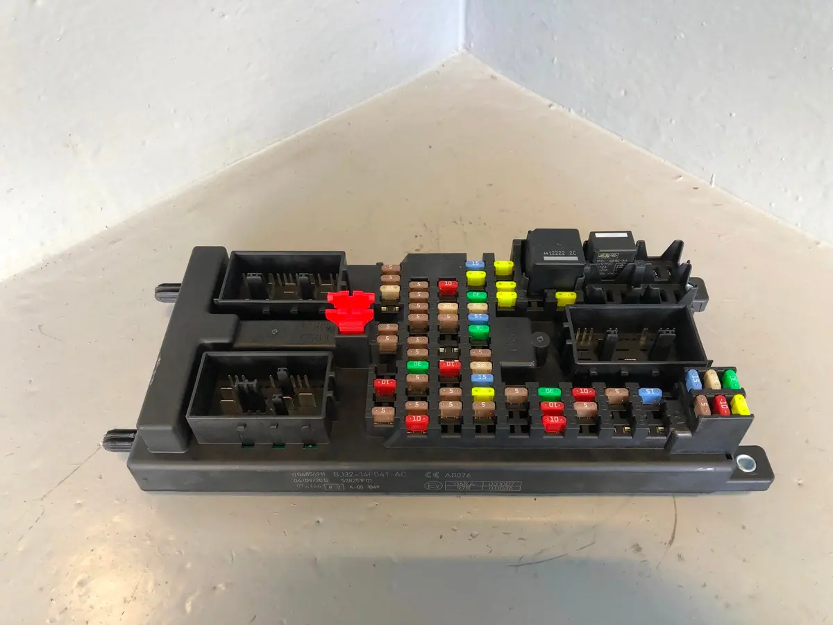 Range Rover Evoque Fuse Box 2.2 Sd4 Bj32-14F041-Ac L538 2011 To 2015 1
