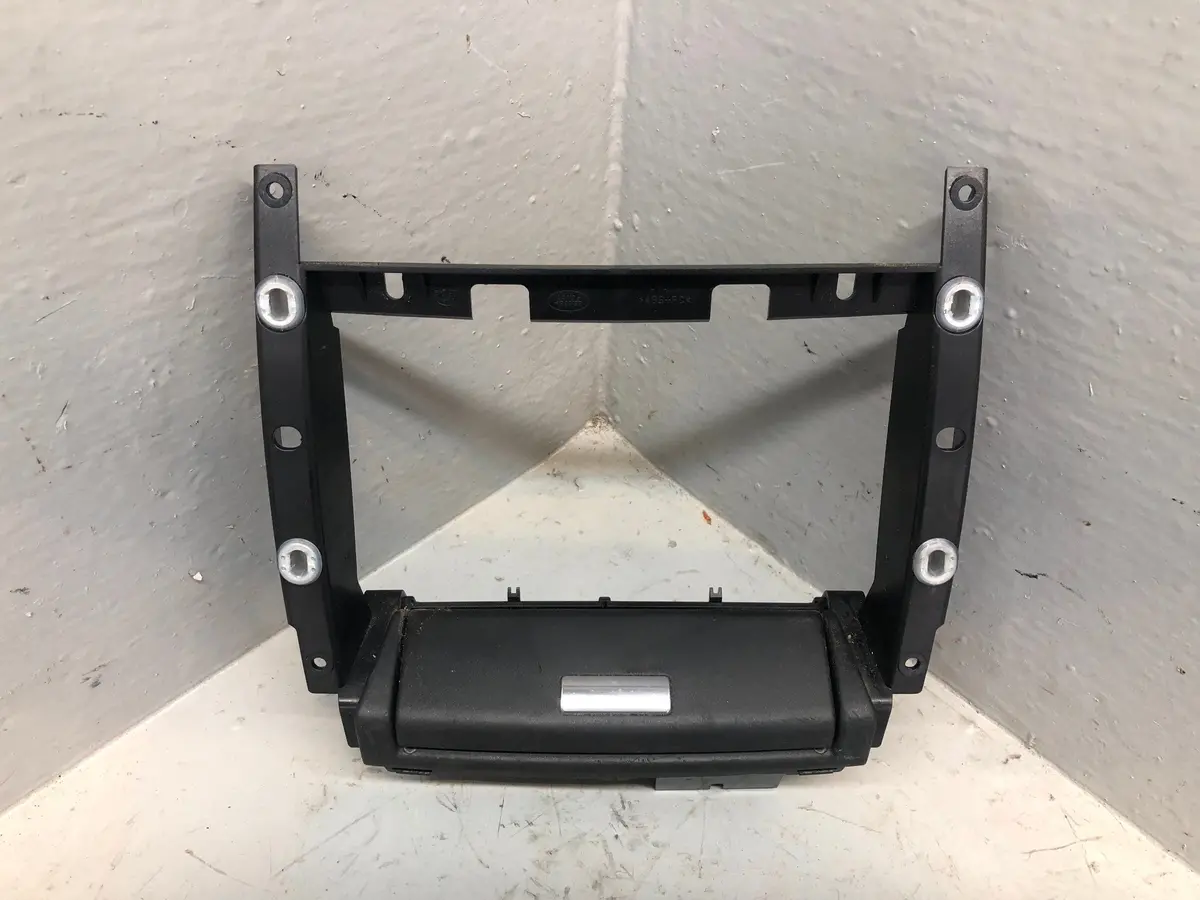 Range Rover L322 Centre Console Aux Out 12V Sockets Xvn500090 With Surround 1