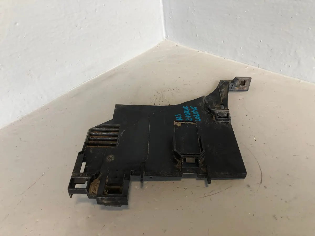 Range Rover Evoque Headlight Bracket Near Side Vpccfx-13D084-B L538 2011 To 2015 1