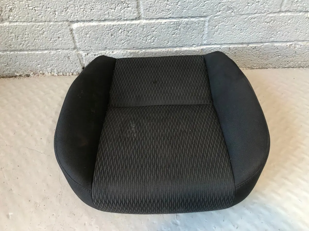 Freelander 2 Seat Base Cloth Near Side Front Land Rover 2006 To 2014 R06115 1
