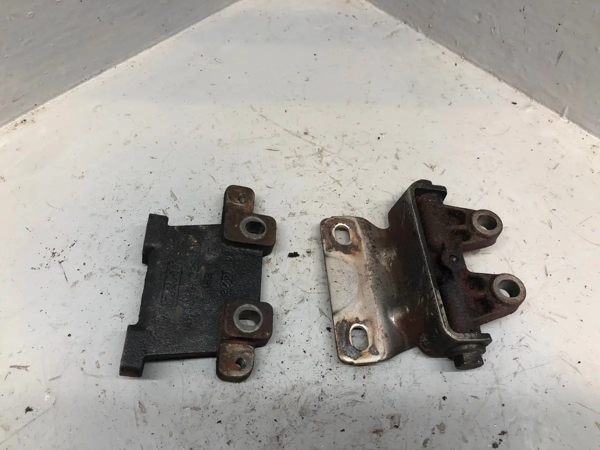 Range Rover L322 Crossover Link Pipe Bracket 4.4 Tdv8 2010 To 2013 Land Rover 1
