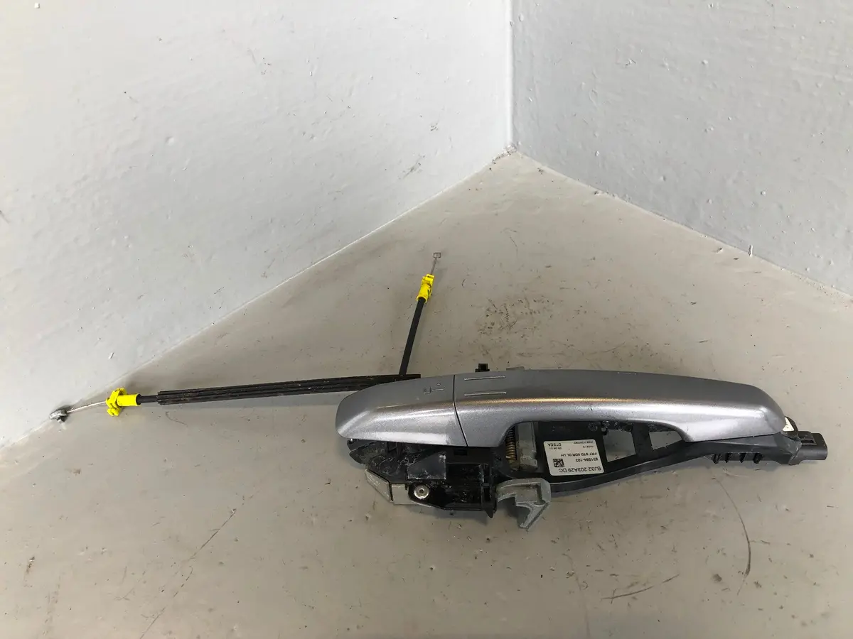 Range Rover Evoque Door Handle Exterior Near Side Front Orkney Grey L538 1