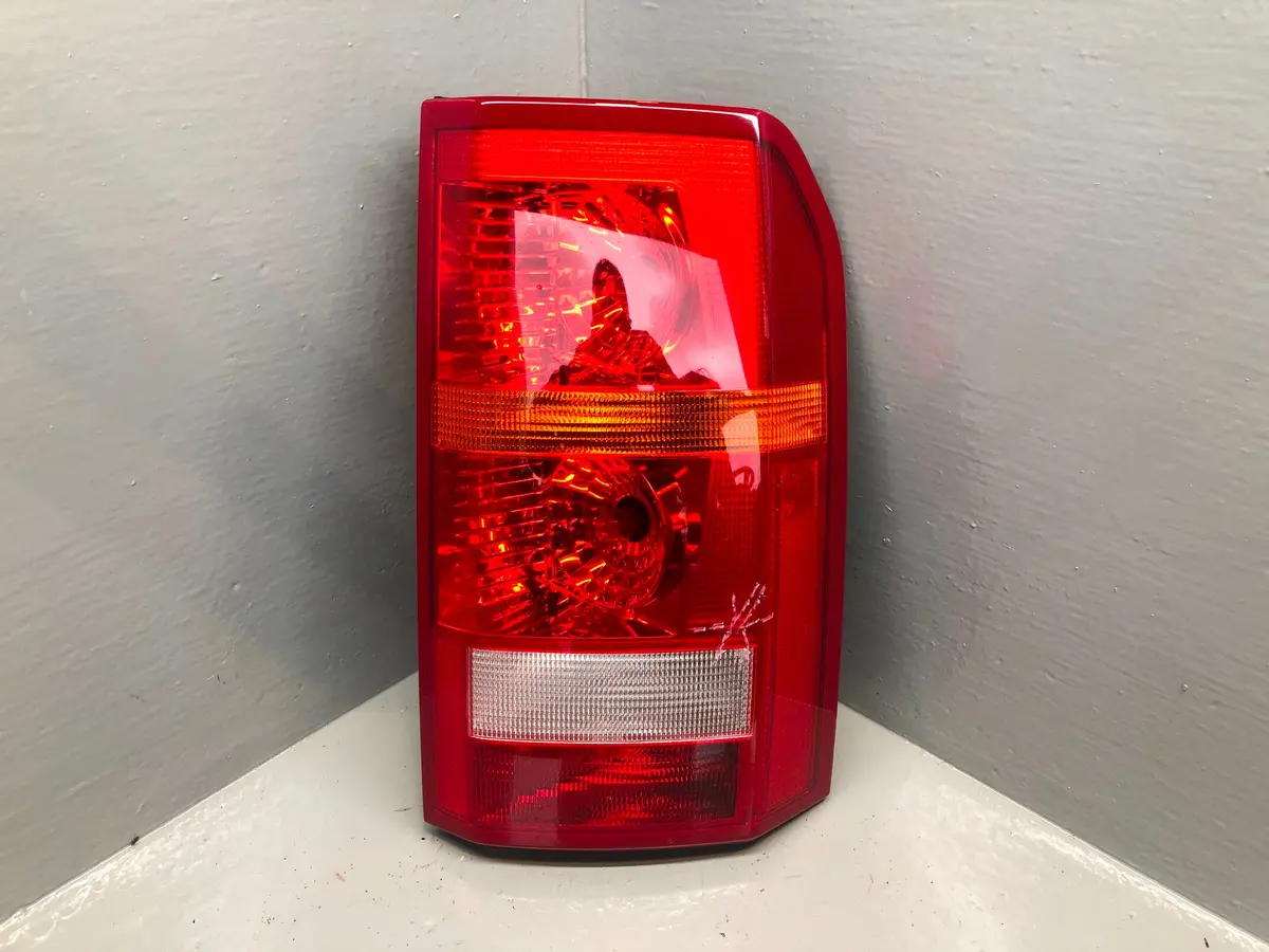 Discovery 3 Tail Light Cluster Off Side Rear Xfb000563 2004 To 2009 K05115 1