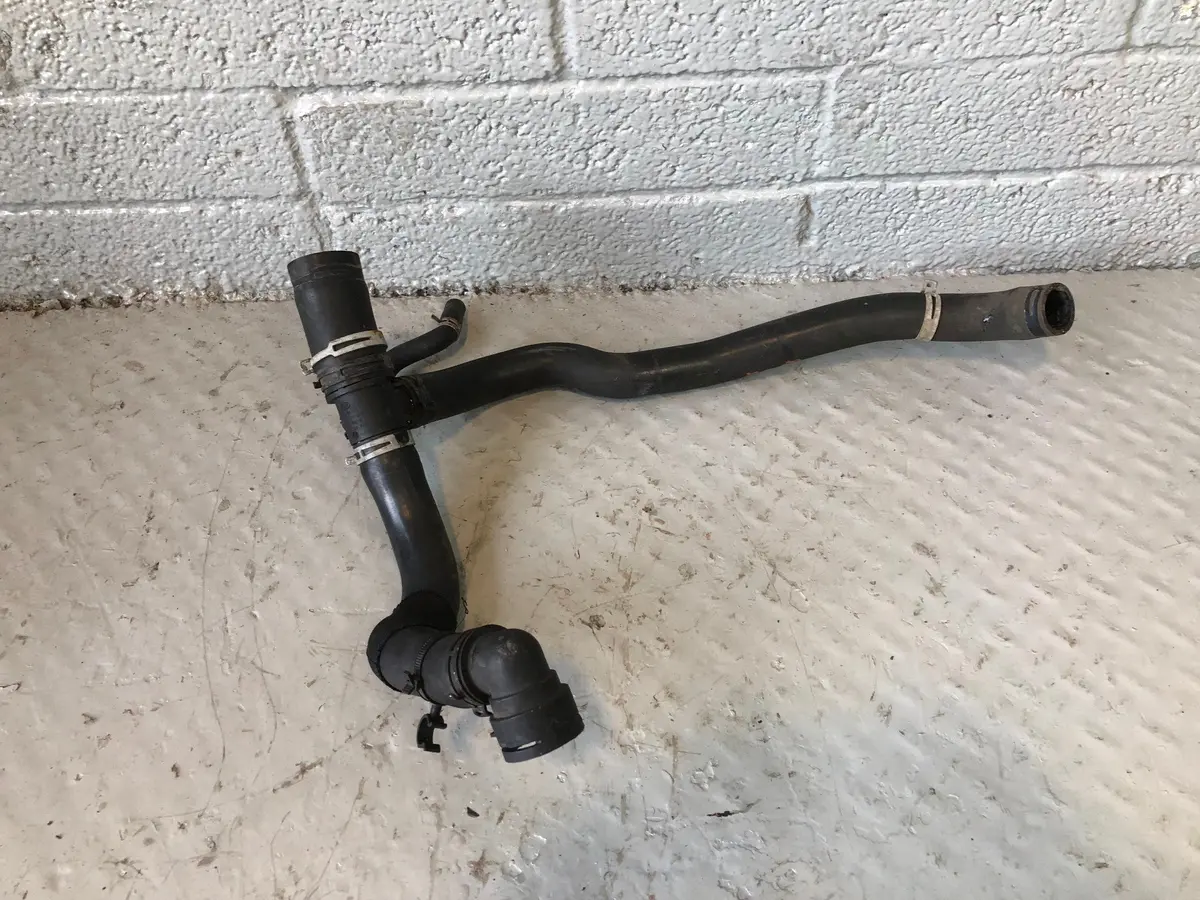 Top Radiator Hose 3.0 Tdv6 Ah22-8584-Ac Land Rover Discovery 4 Range Rover Sport 1