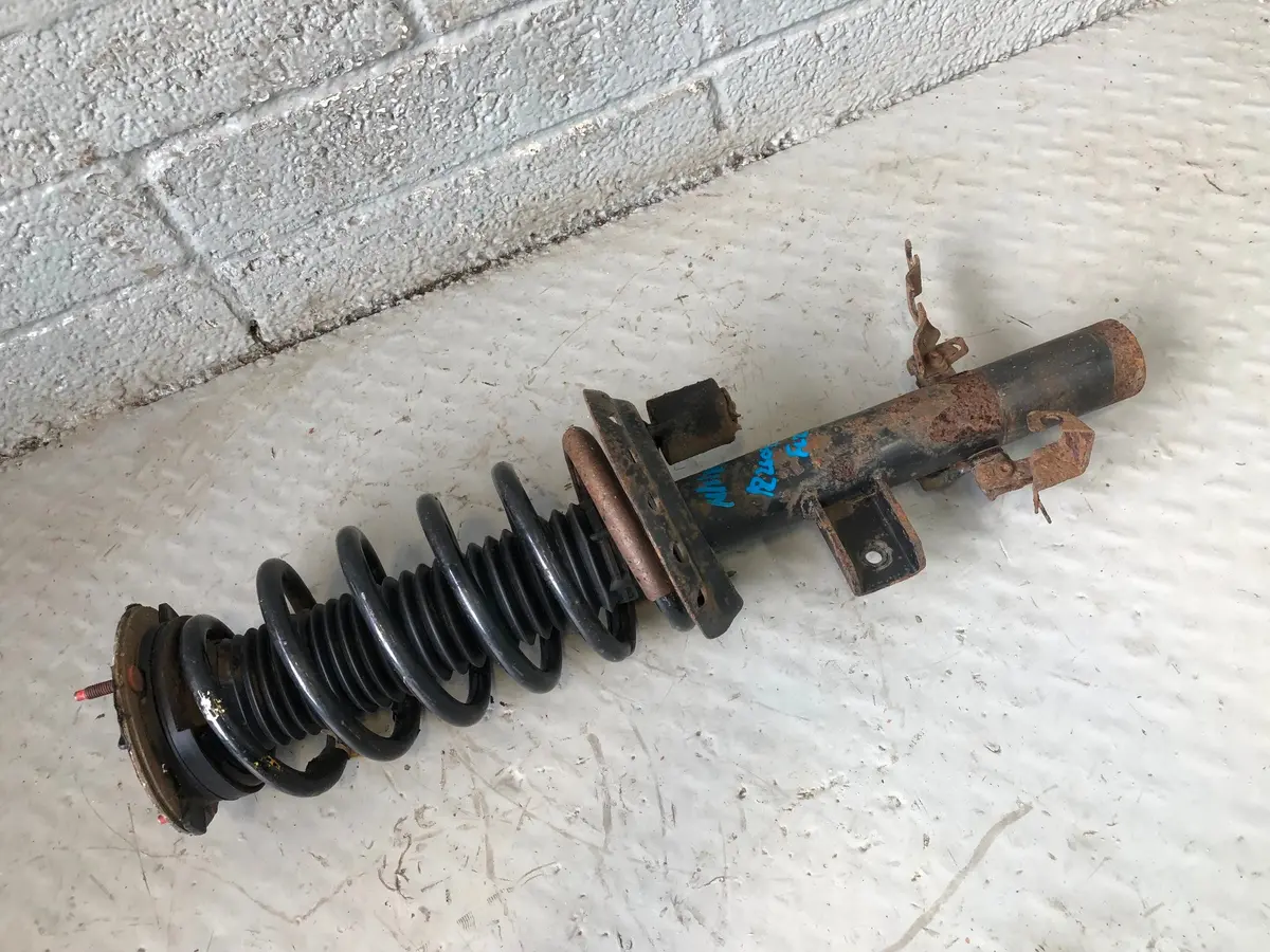 Freelander 2 Suspension Strut Shock Absorber Near Side Rear Land Rover R26095 1
