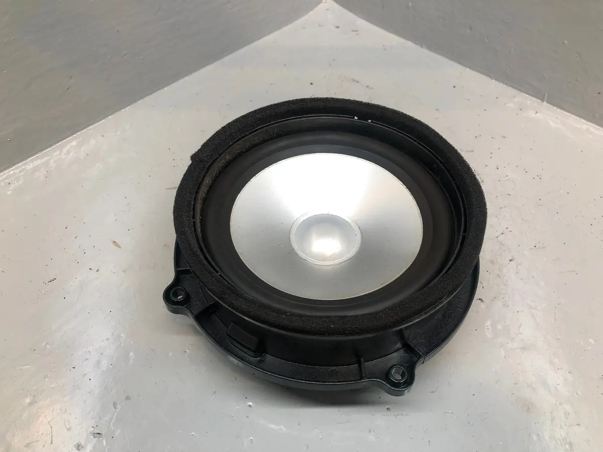 Rear Door Speaker Xqm500310 Logic 7 Range Rover Sport Discovery 3 Land Rover 1