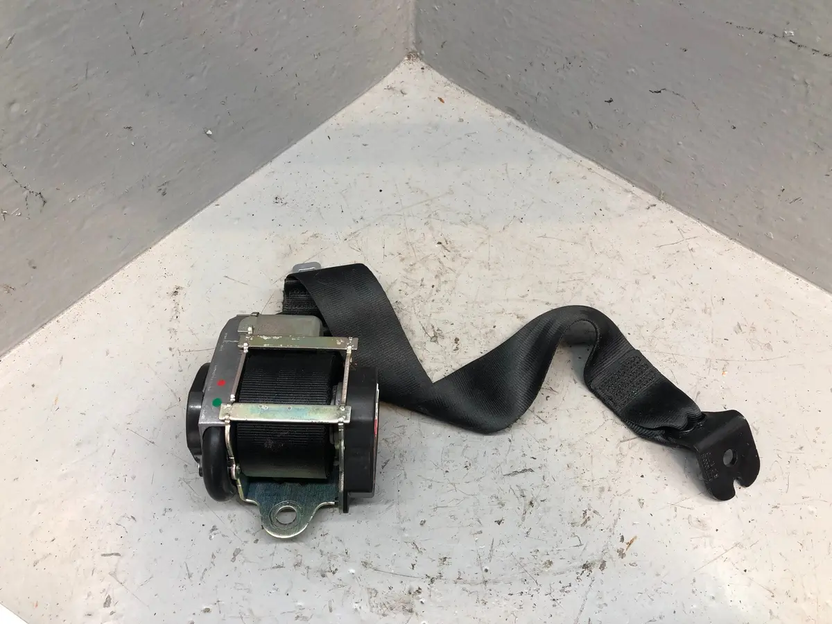 Discovery Sport Seat Belt Near Side Rear 3Rd Row L550 Land Rover 2014 To 2019 1